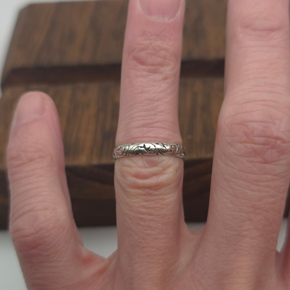 Size 6 925 Sterling Silver Cute Small Scrolled Ring